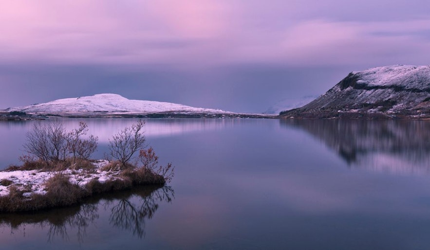 Lac Thingvallavatn est le plus large lac d'Islande