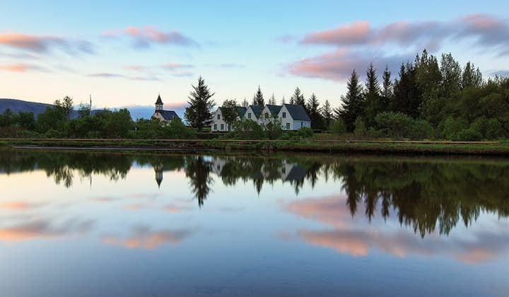 Den vackra Almannagjásprickan i Þingvellir nationalpark markerar gränsen för den nordamerikanska kontinentalplattan.