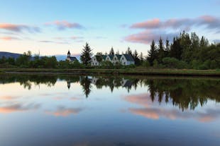 Thingvellir è la casa della scenografica gola di Almannagjá, la placca tettonica nordamericana.