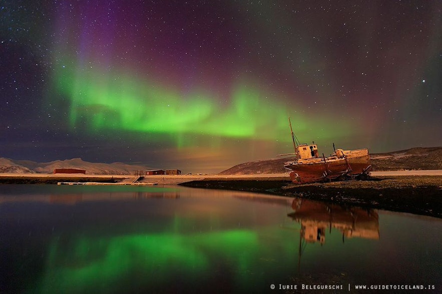 冰岛极光，有前景、反光的水、静物时可以达到很好的摄影效果