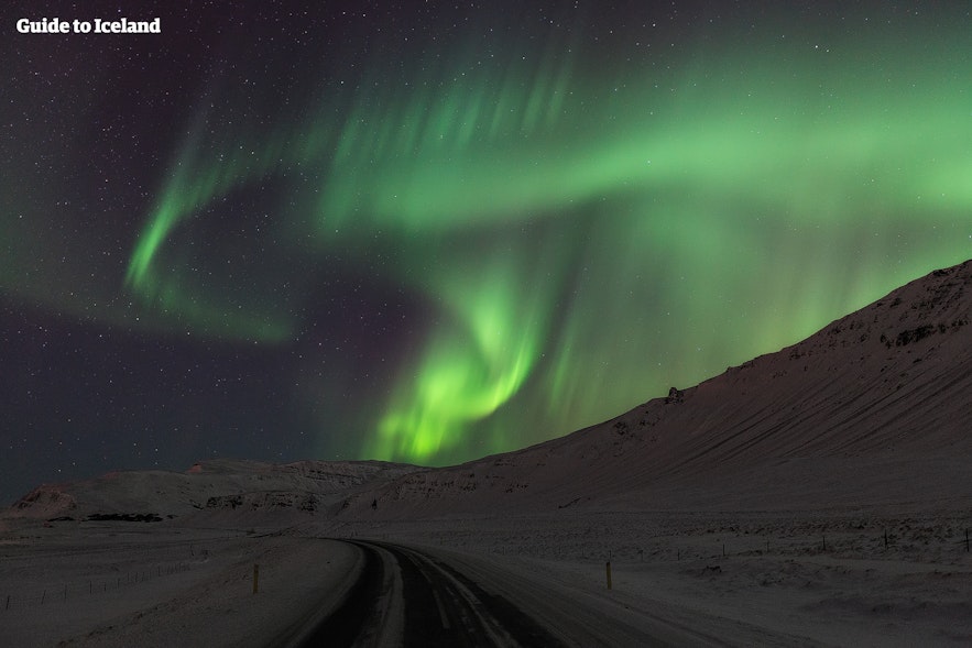 凍てつくアイスランドの道路