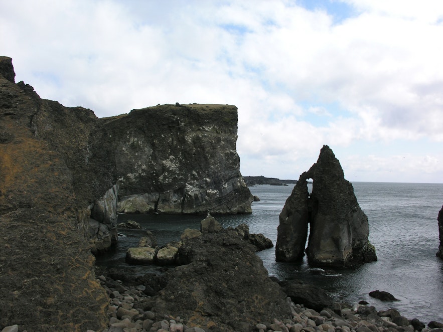 A section of the sea cliffs surrounding Hafnaberg and Hafnir in Reykjanes.