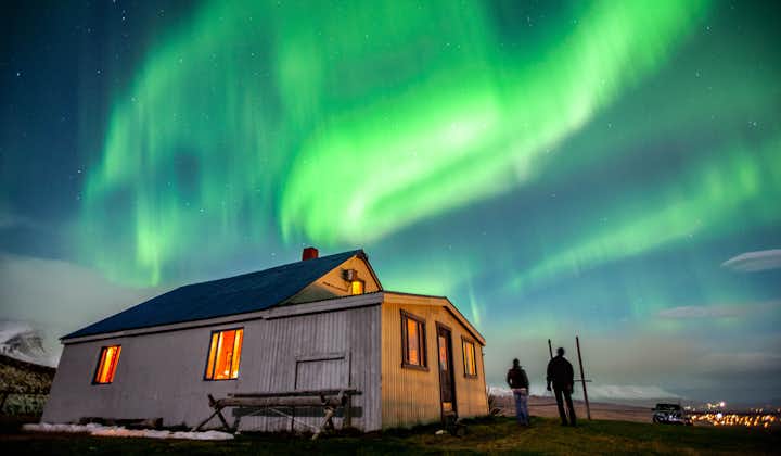 แสงเหนือปรากฎขึ้นที่ภูมิภาคอาร์คติก ทำให้ภาคเหนือของประเทศไอซ์แลนเ์เป็นสถานที่ ที่เหมาะสำหรับการดูแสงเหนือ