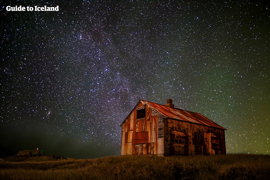 冰岛北极光和星空