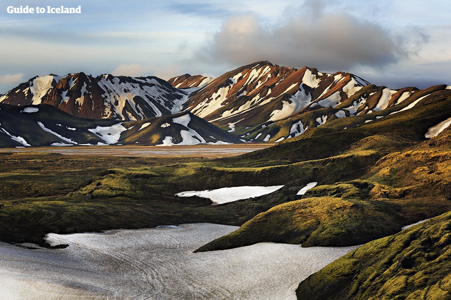 มาเที่ยวไอซ์แลนด์ ช่วงไหนดีนะ? ภูเขาที่ปกคลุมด้วยหิมะในฤดูใบไม้ผลิ