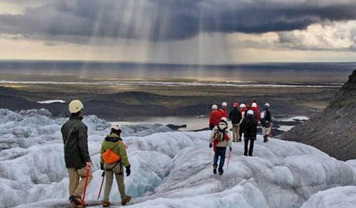 แสงของสวรรค์ที่ส่งลองมาที่ สกัฟตาเฟลทางใต้ของไอซ์แลนด์ ที่สามารถมองเห็นได้จากสวีนาเฟลลส์โจกุล.