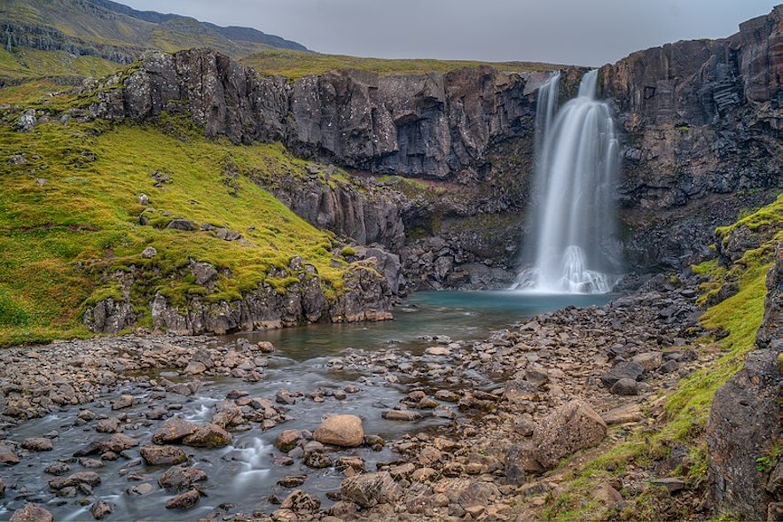 The Gufufoss waterfall is one of the must-see attractions near Skalanes.
