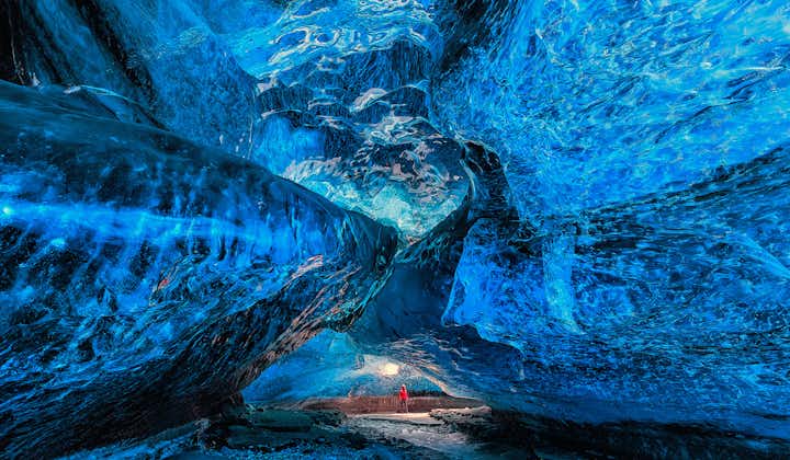 Isgrotterne i Vatnajokull gletsjeren er sammensat af is, der er over 1.000 år gammelt.