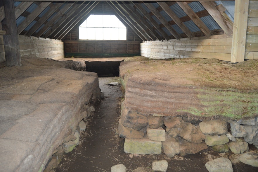 stong-ruins-of-a-real-viking-settlement-manor-and-the-reconstructed-saga-age-farm-3.jpg