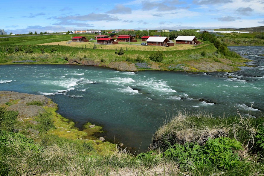 布伦迪欧斯（Blönduós）坐落在冰岛西北部一条湍急的河流旁。