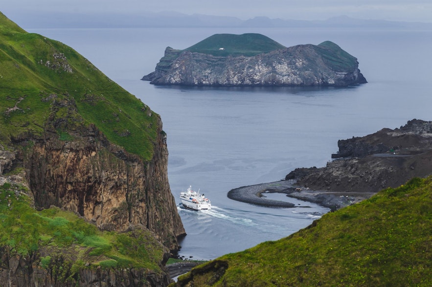 You'll sail past Ellidaey when traveling to the Westman Islands