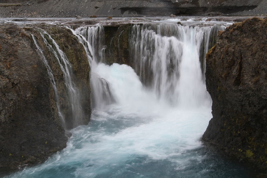 The cascade of the Sigoldufoss Waterfall.