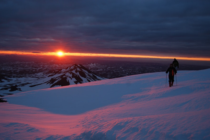 아이슬란드 백야 태양 빙하 하이킹