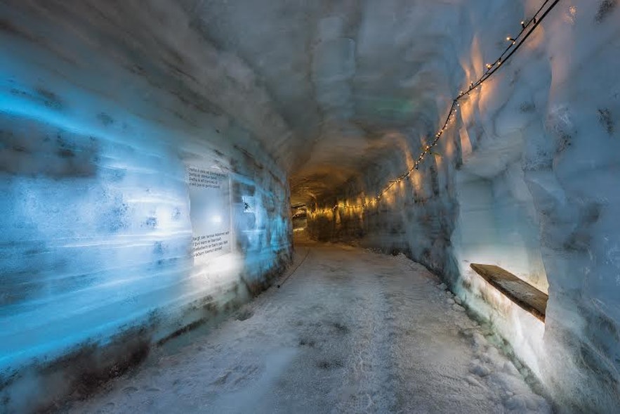 冰岛冰川隧道
