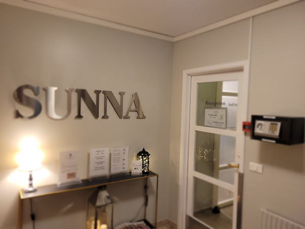 The entrance to Guesthouse Sunna in Reykjavik.