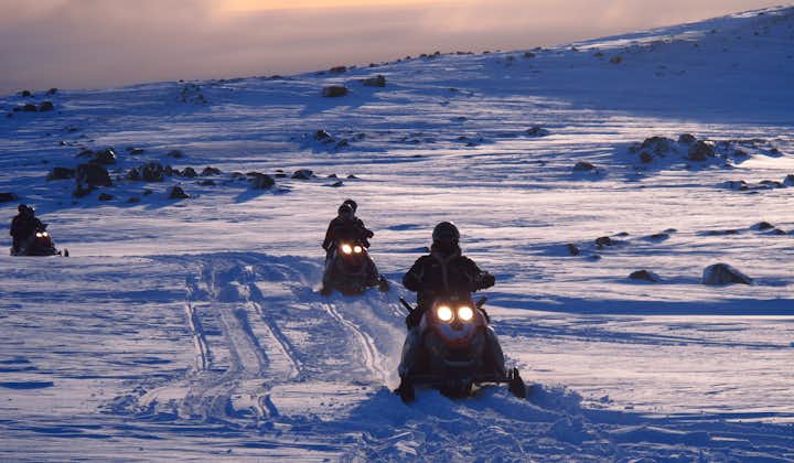 Depuis votre motoneige, vous aurez une vue à 360 degrés sur le glacier Mýrdalsjökull 
