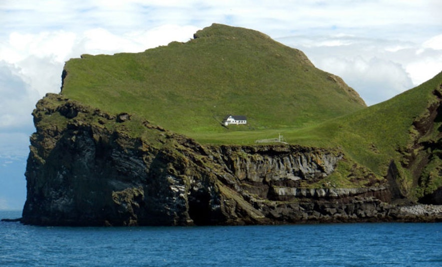 Elliðaey小岛，一度盛传是冰岛政府赠给比约克的小岛，图片来自：S. Jameson