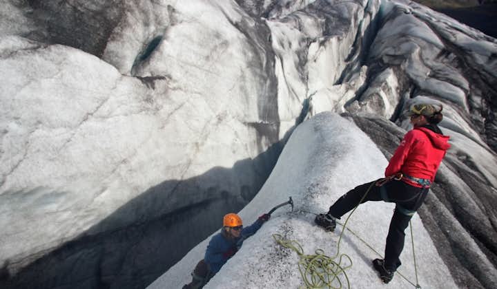 アイスランドの氷河の峰を登ってみたいならアイスクライミングを挑戦しよう！