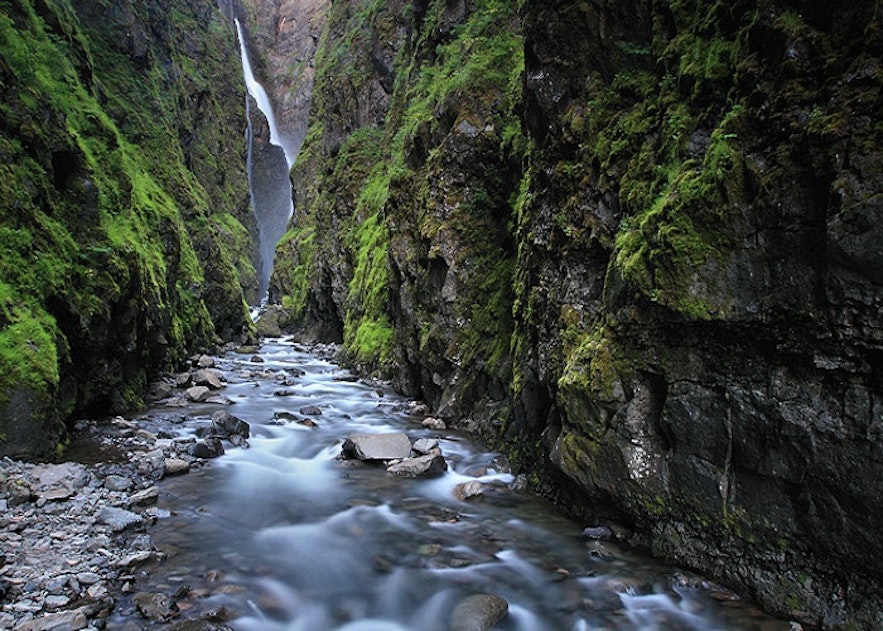 Islandzki wodospad Glymur