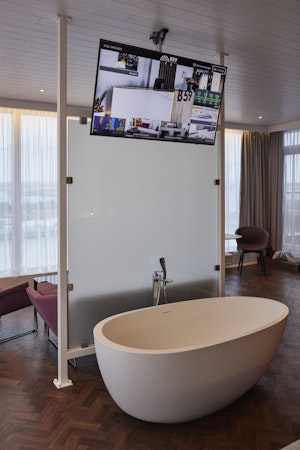 A bathtub in a room at Hotel Vesturland in Borgarnes.