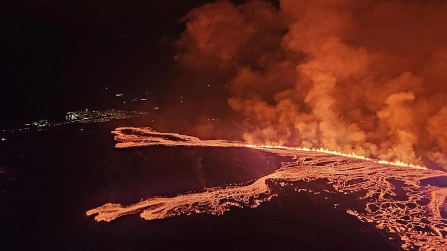 与二月份的喷发相比，三月份的Sundhnukagigar火山喷发威力更大。