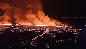 冰岛鸟瞰雷克雅未克、雷克雅内斯半岛火山口直升机团｜雷克雅未克出发