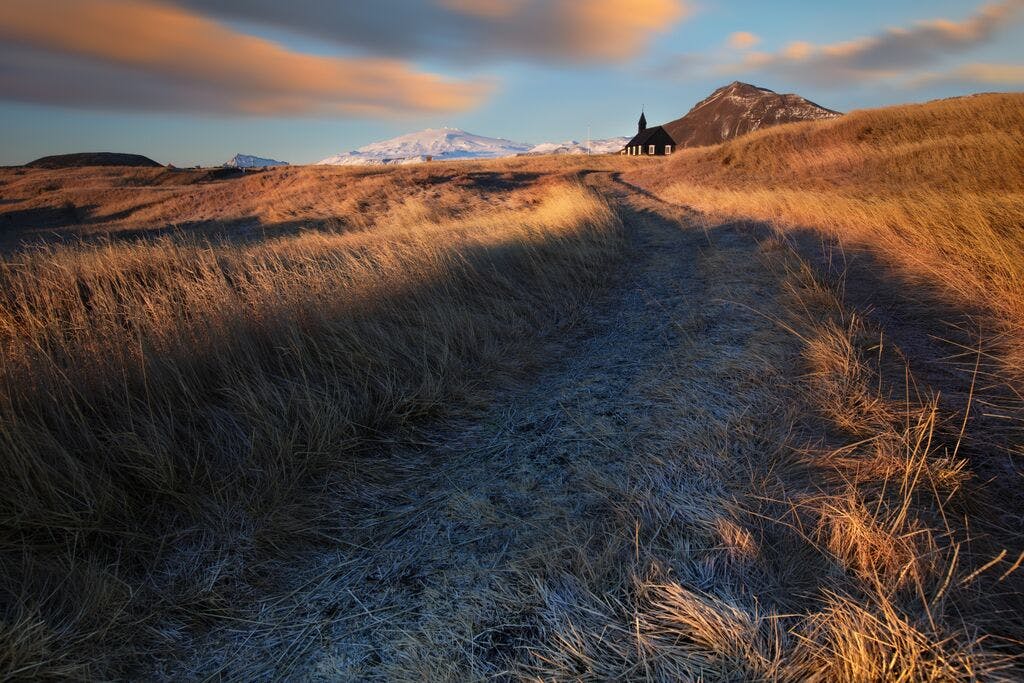 冰岛西部的斯奈山半岛被誉为冰岛缩影