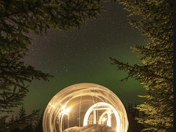 Each bubble at the Buubble Olvisholt lights up, adding to the majestic experience of sleeping under the stars.