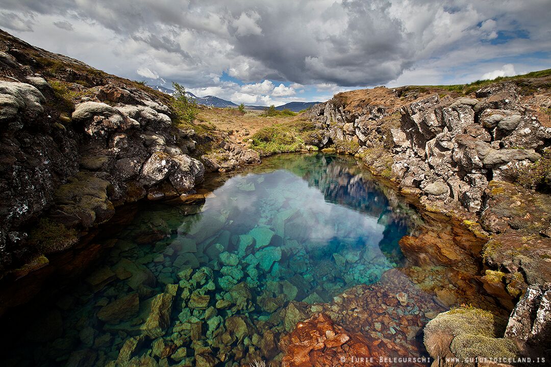 Die Silfra-Spalte im Þingvellir-Nationalpark gilt weithin als einer der besten Tauch- und Schnorchelplätze der Welt.