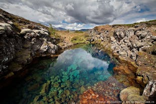 Die Silfra-Spalte im Þingvellir-Nationalpark gilt weithin als einer der besten Tauch- und Schnorchelplätze der Welt.