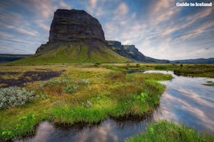 アイスランド南部にあるロゥマアグヌープルの不思議な形の山