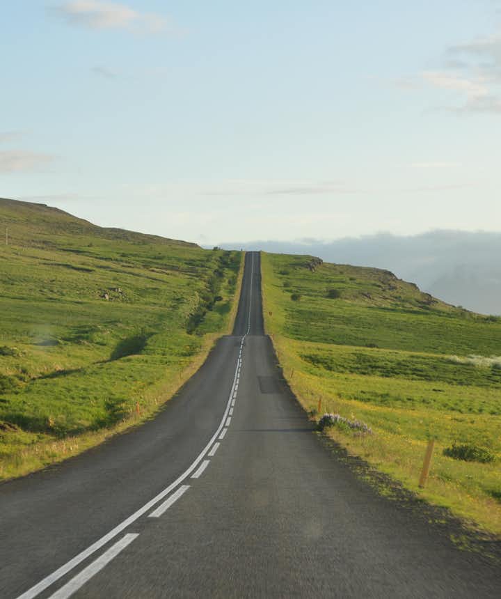 Driving in Iceland in August: A Comprehensive Guide