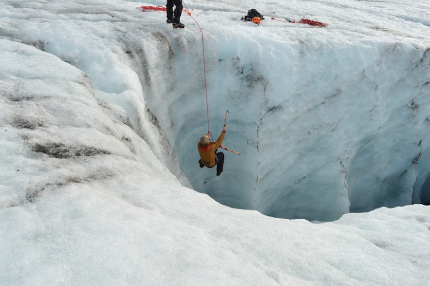 氷河の上の大騒動、アイスクライミングツアー!