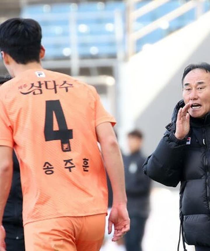 Coach Kim Hak-beom, The Oldest Player in the K-League