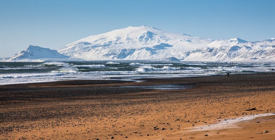 ภูเขาไฟสไนล์เฟลส์โจกุลในทางตะวันตกของประเทศไอซ์แลนด์.