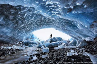冬季バスツアー3日間｜氷の洞窟、氷河ハイキング、ゴールデンサークル