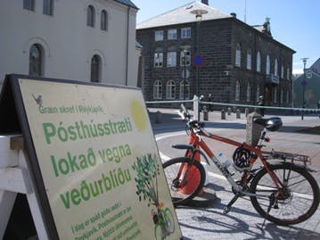 Reikiavik está llena de energía en el verano; tanto los visitantes como los lugareños salen en masa para absorber esos rayos de sol.