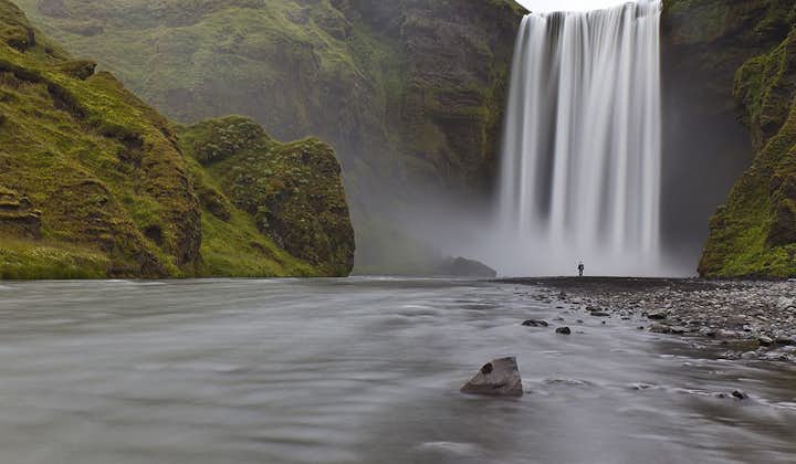 At sixty metres tall and up to twenty five metres wide, Skógafoss waterfall dwarfs those who come to the South Coast to admire it.