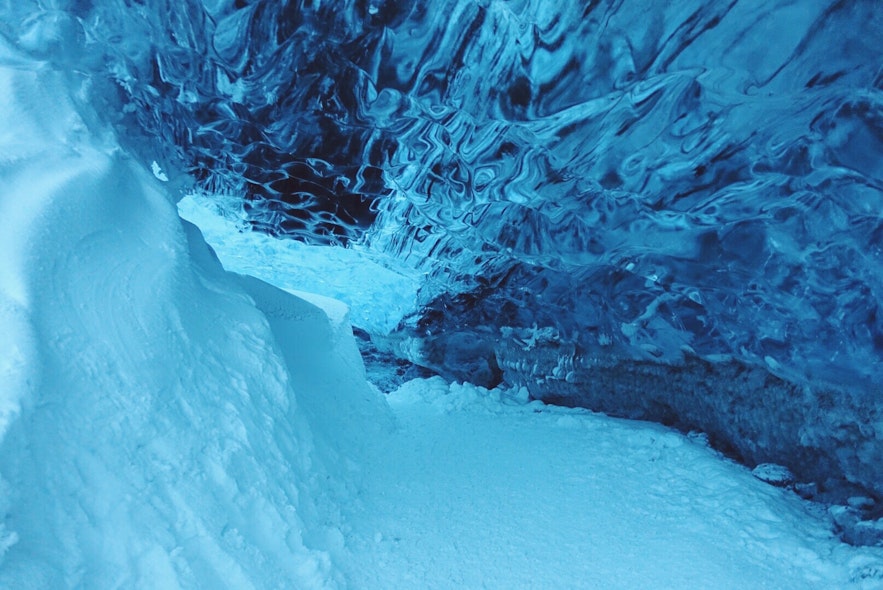 冰岛蓝冰洞内的雪