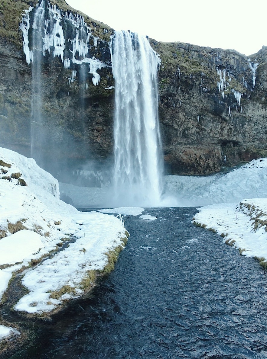 冬季时的冰岛南岸塞里雅兰瀑布Seljalandsfoss