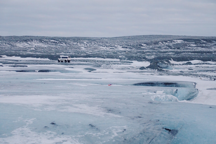 冰岛蓝冰洞旅行团，冰川边缘，Guide to Iceland超级吉普车