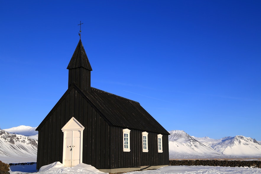 斯奈山半岛Búðir黑教堂