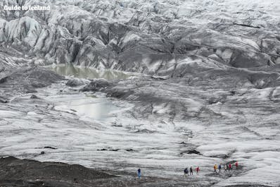 在冰岛南岸的索尔黑马冰川上徒步，收获独一无二的旅行体验