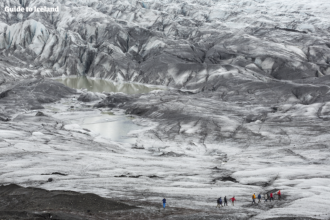 ソゥルヘイマヨークル氷河での氷河トレッキングは一生の思い出になるだろう