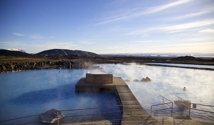 米湖温泉是冰岛北部最受欢迎的地热池。