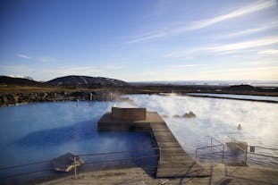 米湖温泉是冰岛北部最受欢迎的地热池。