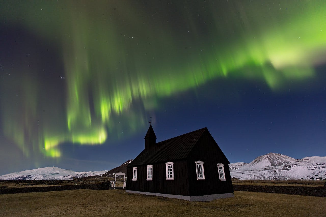 冰岛西部斯奈山半岛齐聚了冰岛绝大部分特色地貌，即使是冬季也便于到达