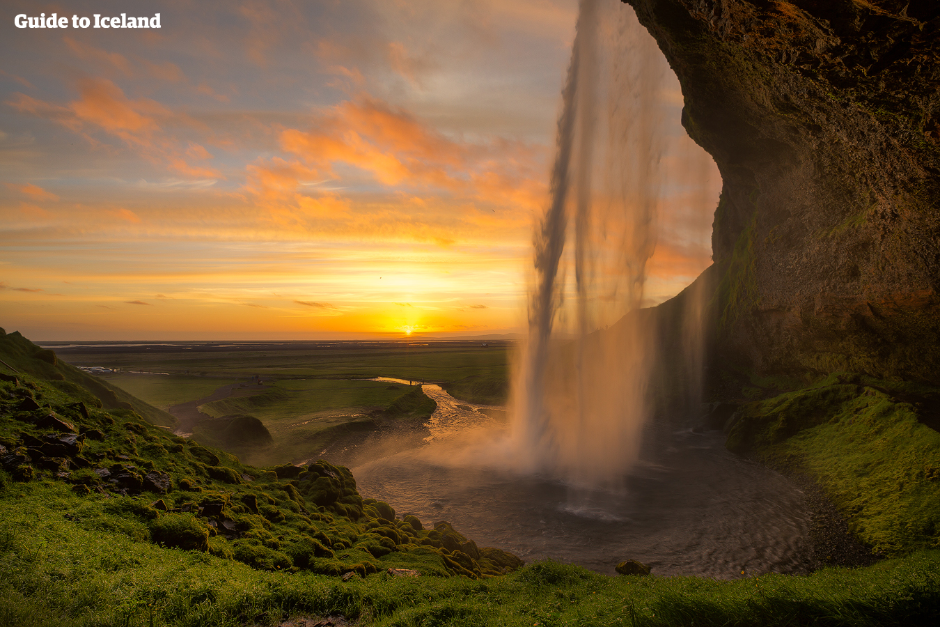 Seljalandsfoss, along with Skógafoss, is one of the major highlights of South Coast sightseeing tours.
