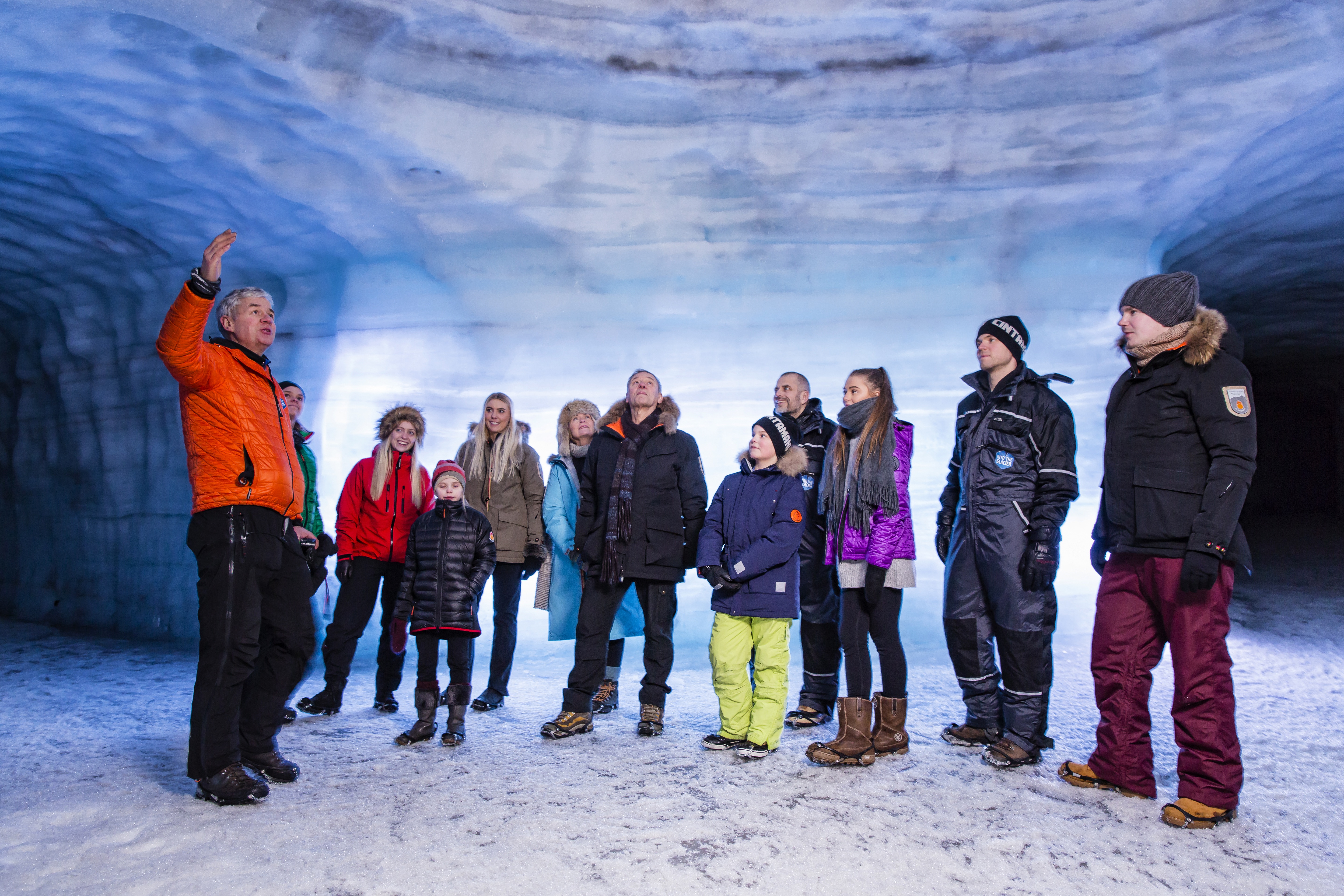 Tu guía te dirá todo lo que hay que saber sobre el túnel de hielo en el glaciar Langjökull.