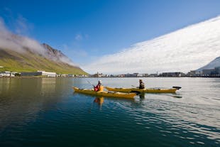 在夏季到冰岛西峡湾伊萨菲厄泽Ísafjörður玩皮划艇